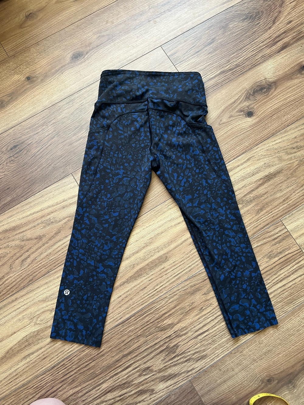 Lululemon Women’s Navy and Black Patterned Capri Leggings